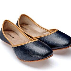 Fuschia Black Leather Ballet Flats, size 8